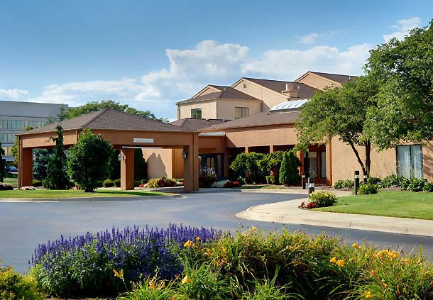 Courtyard by Marriott Livonia exterior