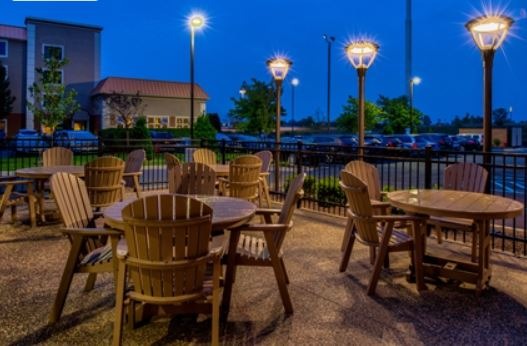 Hampton Inn Wixom outdoor seating