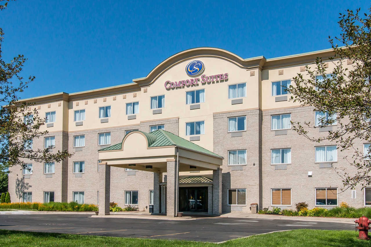 Comfort Suites Wixom exterior