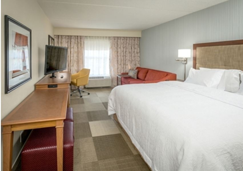 Hampton Inn Wixom room